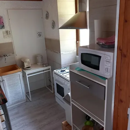 Petit De Montagne Avec Jardin Et Terrasse