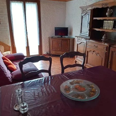 Petit De Montagne Avec Jardin Et Terrasse