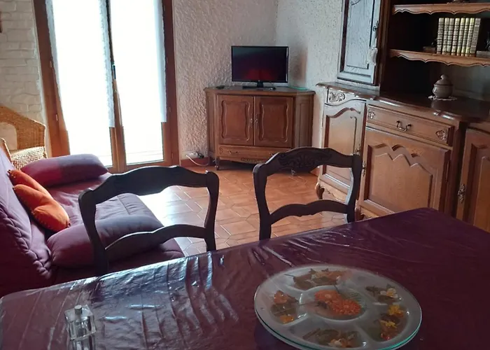 Petit De Montagne Avec Jardin Et Terrasse